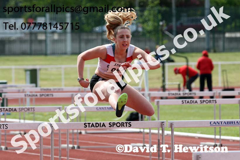 Senior womens hurdles, North Eastern Track and Fields Champs., Middlesbrough. Photo: David T. Hewitson/Sports for All Pics